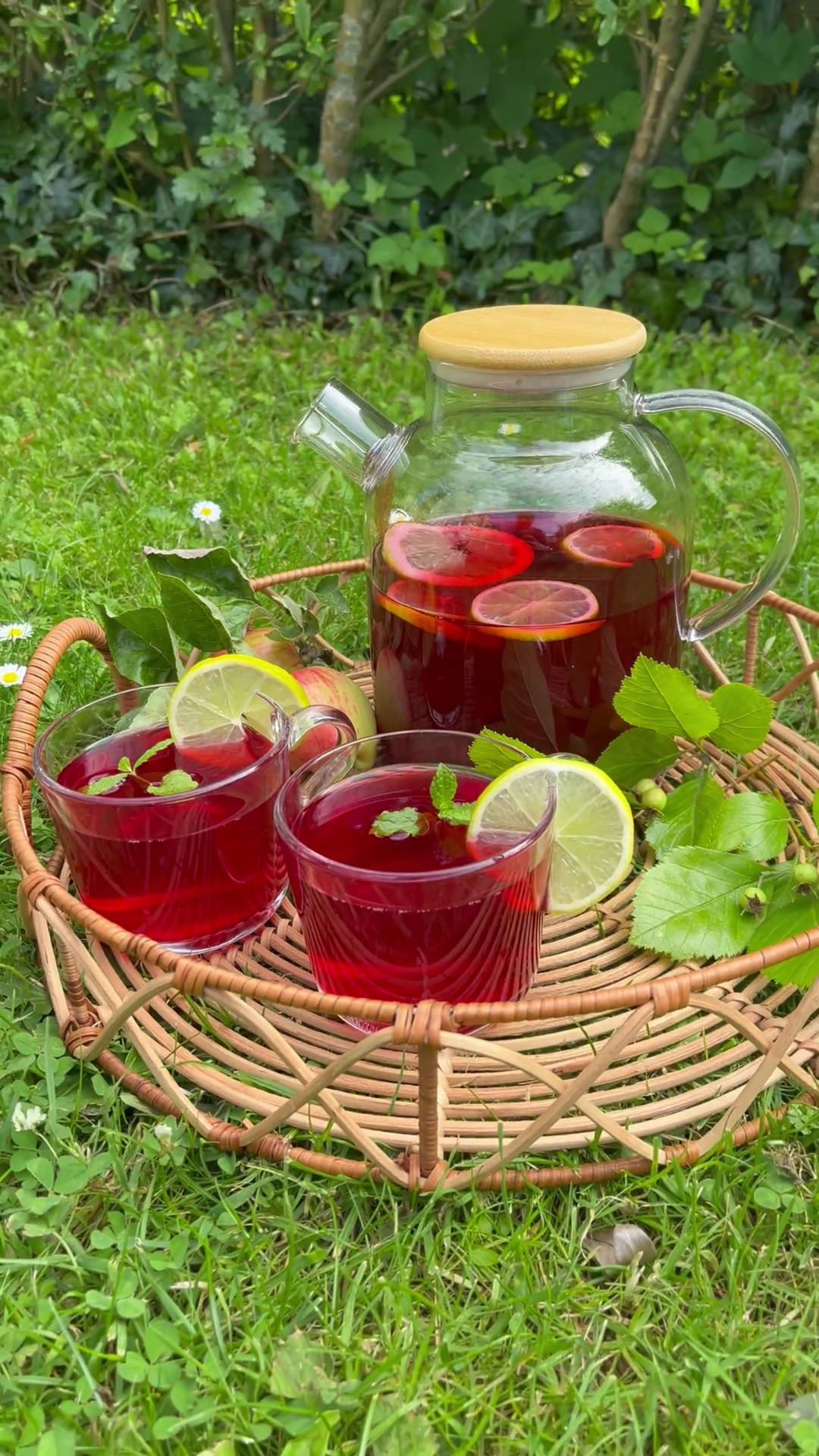 Forfriskende hibiscus-lemonade